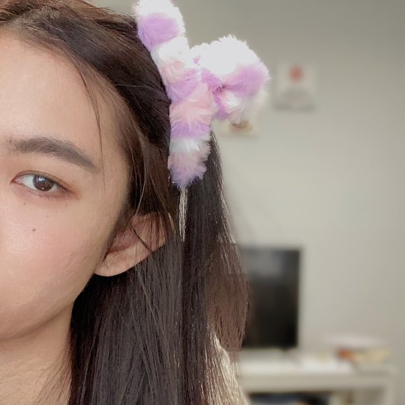 Cute Fuzzy Claw Clip, Hair Claws for Thick Hair - Picture 2 of 3